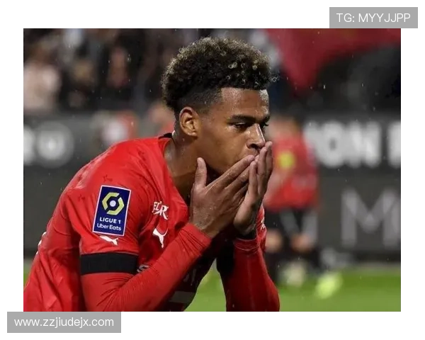 杜埃更适合边锋还是中场?战术角色与位置适配性分析 杜埃更适合边锋还是中场?战术角色与位置适配性分析